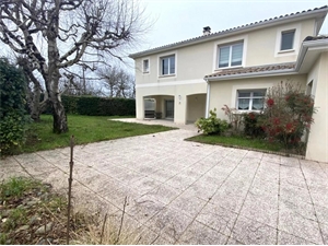 propriete à la vente -   17920  BREUILLET, surface 240 m2 vente propriete - UBI458492297